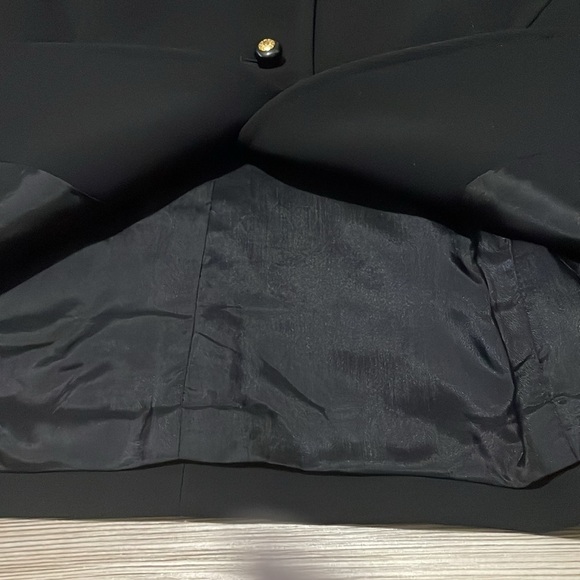 Tahari Blazer Womens 12P Black Classic Career Suit Jacket Gold buttons Lined - Picture 10 of 12